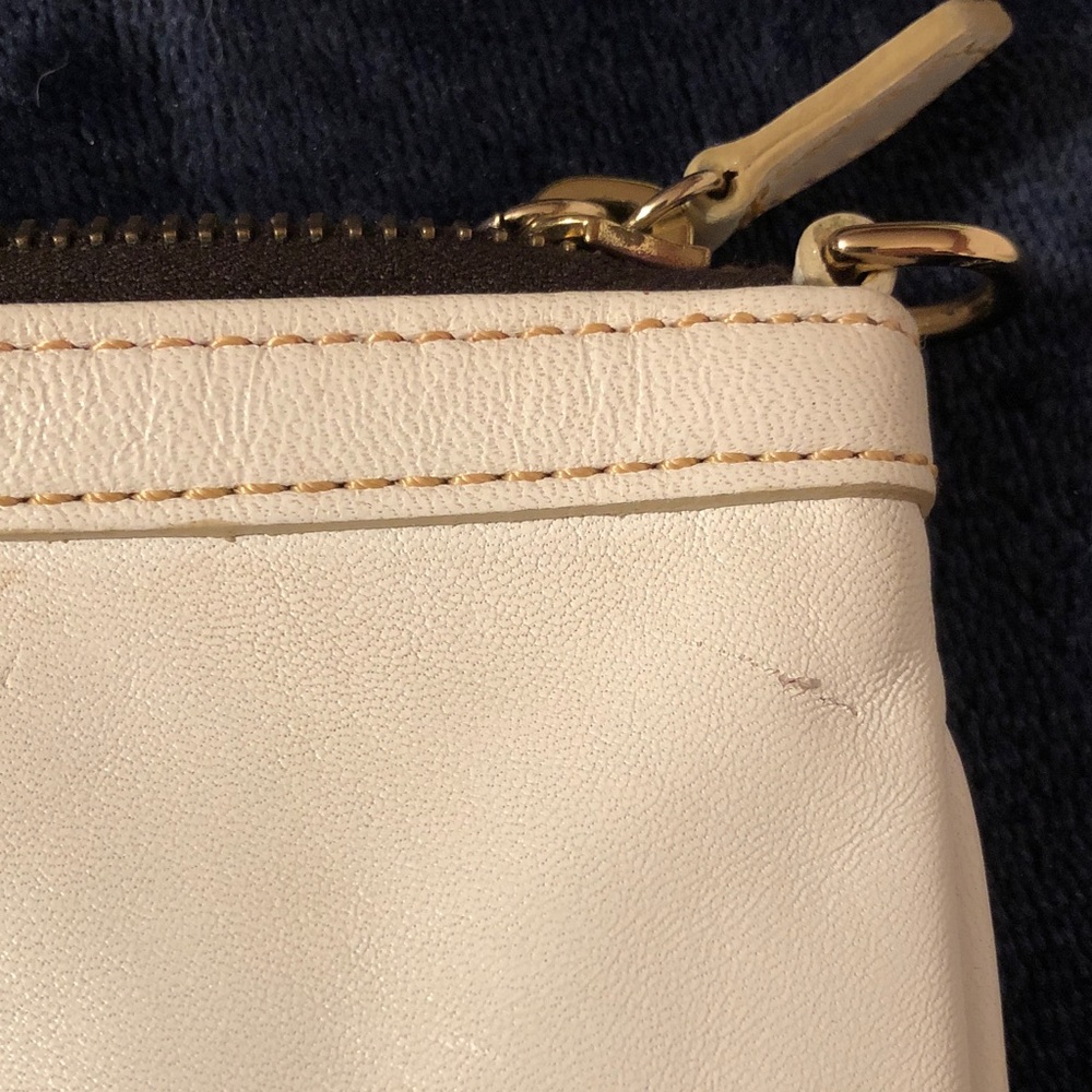 Dooney & Bourke White Leather Wristlet Clutch with Gold Hardware - Picture 6 of 6
